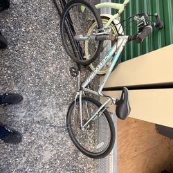 2 mountain bikes