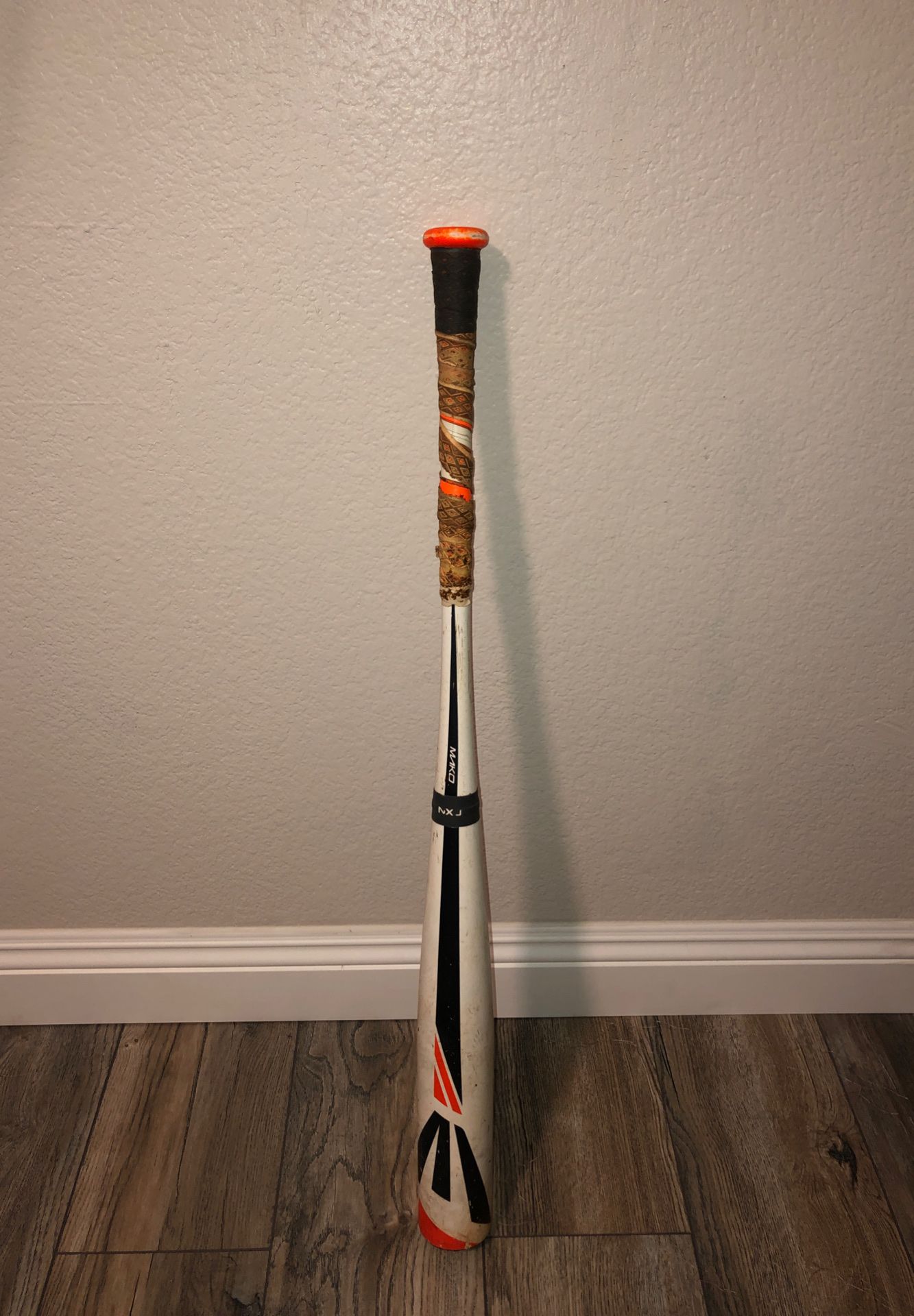 EASTON MAIKO BAT 33'
