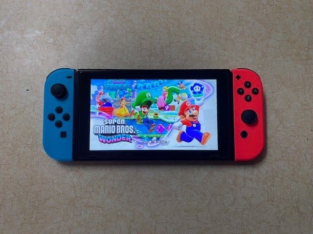 Nintendo Switch V2 With 7500 Games