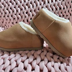 UGG Pumped Slides Slippers US Size 8 NEW