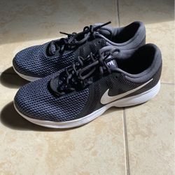 Women’s Nike Revolution 4 Shoes