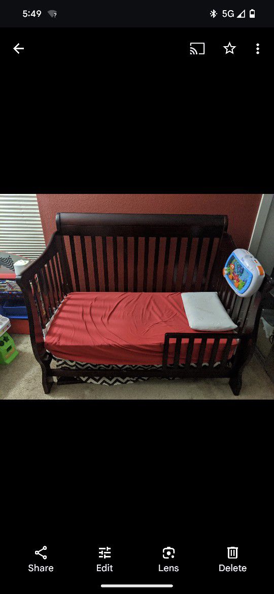  Crib (Coverts from baby to toddler) and Changing Table 