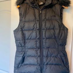 WOMENS LARGE NORTH FACE PUFFER VEST BLACK WITH HOOD FUR IS REMOVABLE 