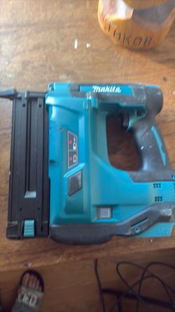 Makita Brad nailer