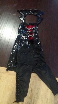 Girl vampire costume