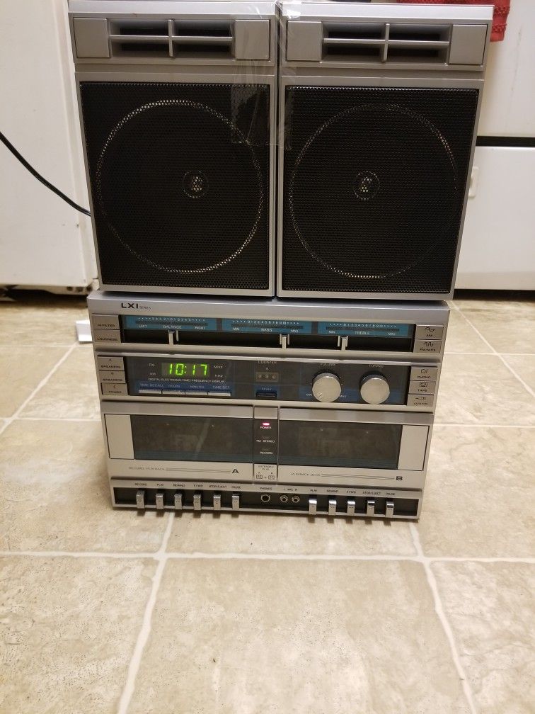 Vintage Sears LXI Series Stereo- Cassette player, equalizer, AM/FM- LXI. Cassette A no play but it rewinds, Cassette B no play but it forward/Rewind,