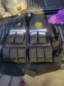 Gold Gym Weight Vest Black Workout Weighted 20 Lbs Adjustable