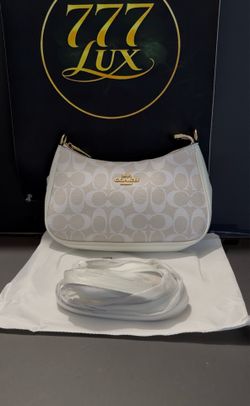 👜 Coach Signature Shoulder Bag Chalk White