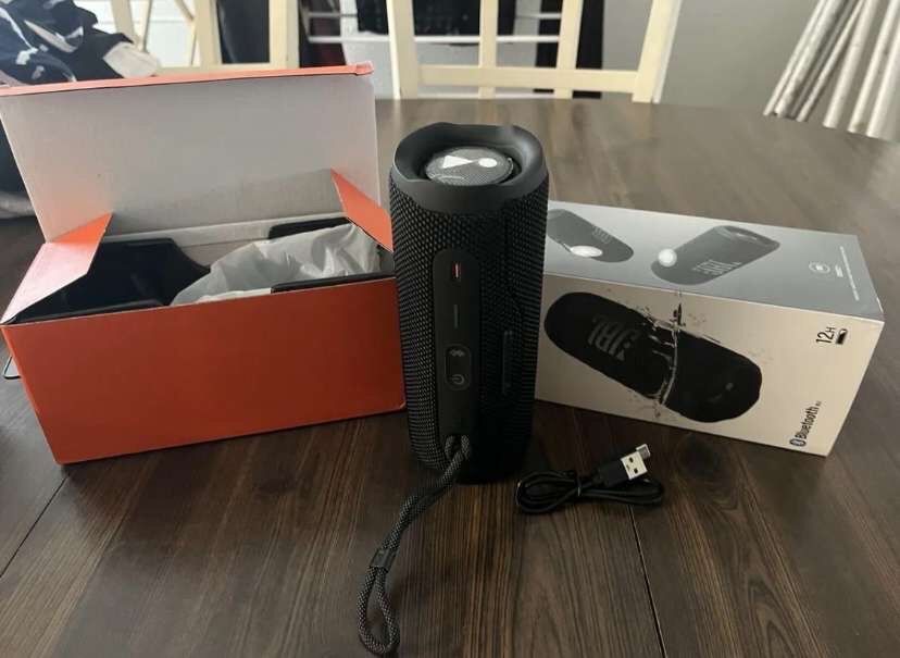 JBL Flip 6 Bluetooth Speaker