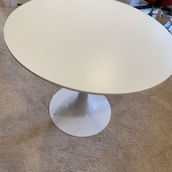 40” Tulip Table
