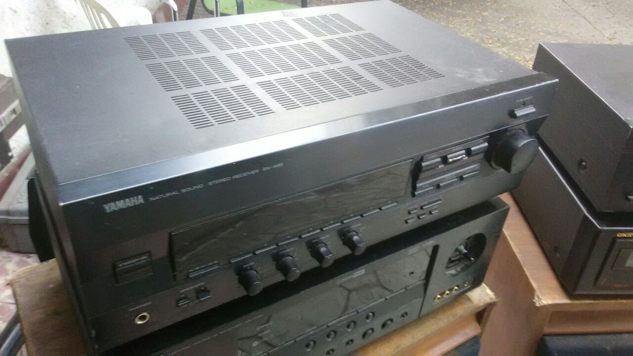 Yamaha home stereo receiver 150 watts. Sounds perfect