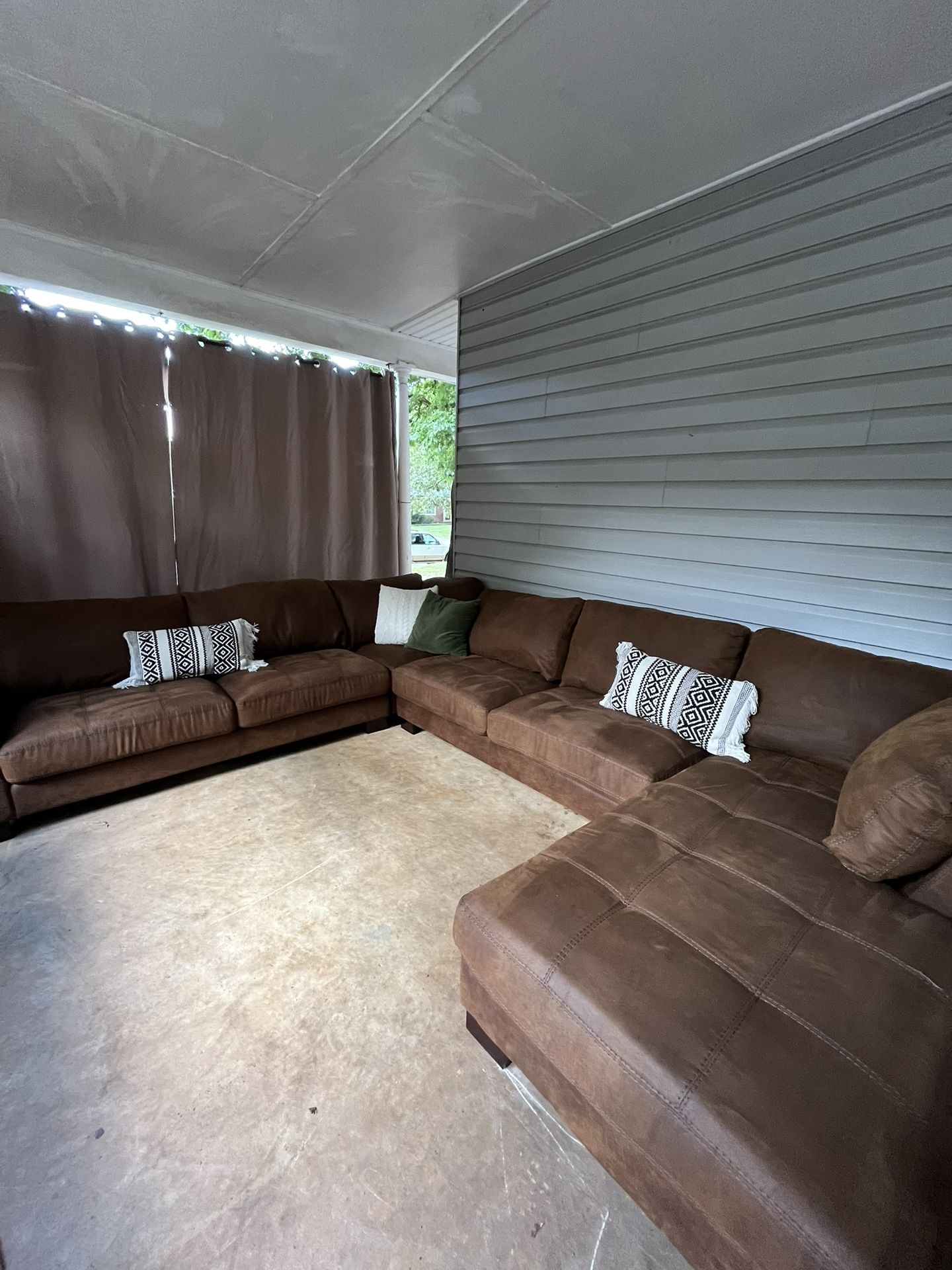 Sectional Couch (can Deliver)