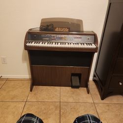 Lowry  Adventurer Organ