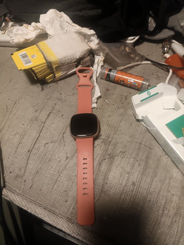 Fitbit Versa 4 Watch With Charger