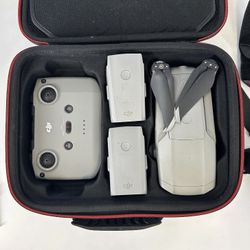 DJI Mavic Air 2 Drone Quadcopter w/  DJI RC (RC231)/Case/Batteries - Very Good 