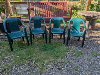 Little Kids Plastic Outdoor Chairs Like New Condition