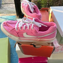 Pink And White Nike Women Tennis Shoes