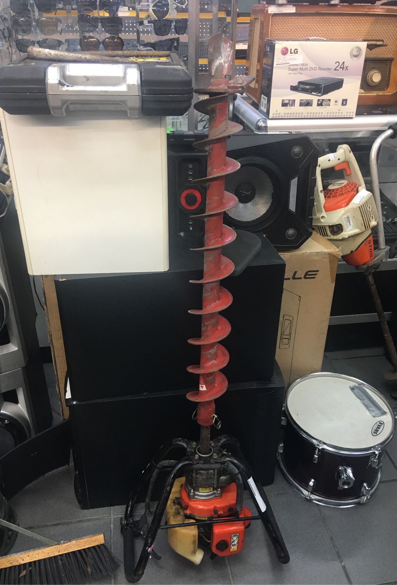 Tanaka TIA350 professional 32cc gas powered one man auger post hole