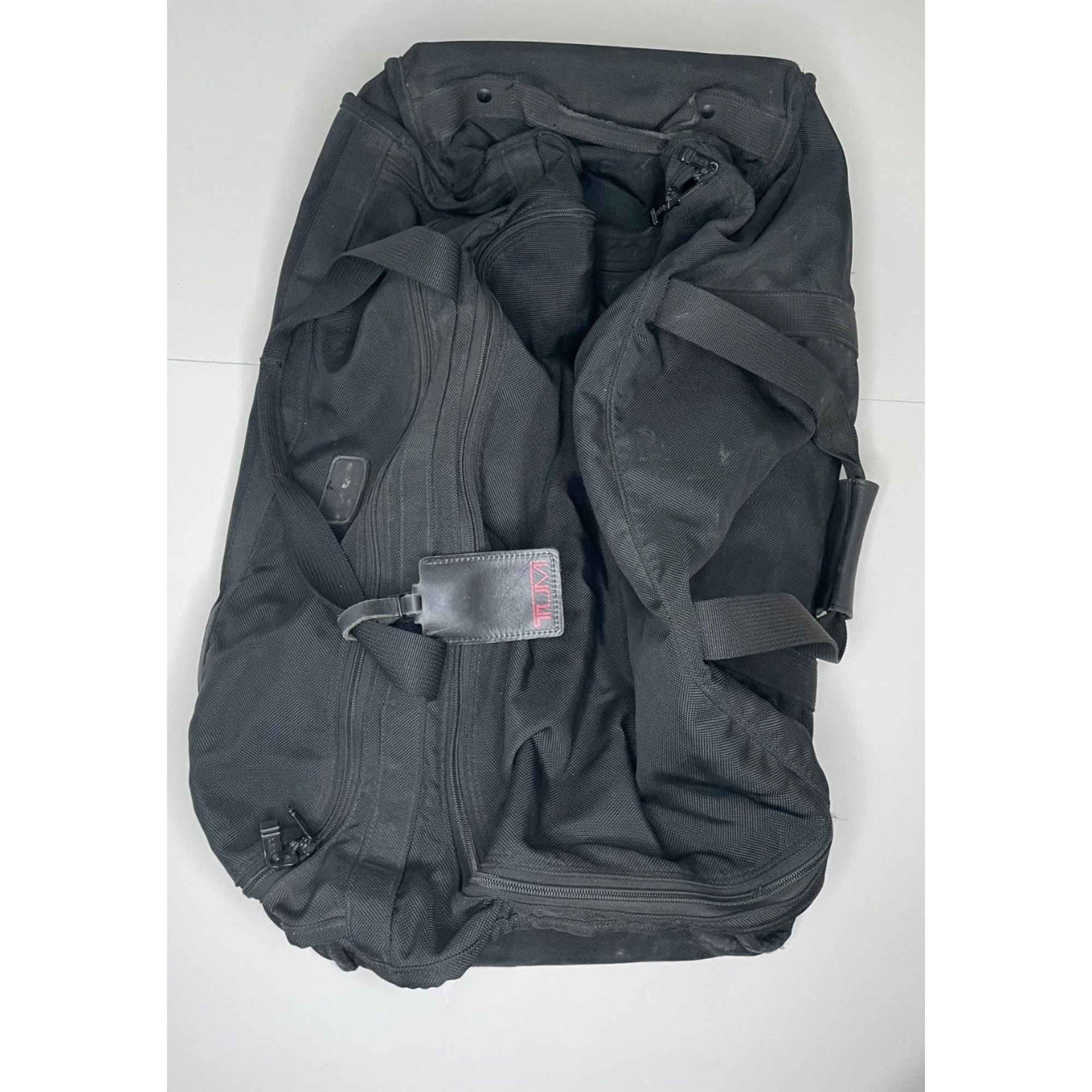 Tumi 2 Wheeled duffle bag 29