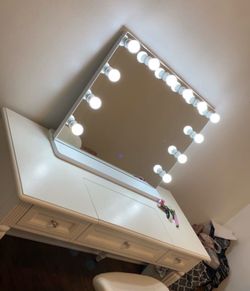 Vanity mirror