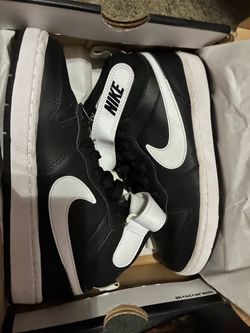 Nike Low-Top Sneakers Black and White
