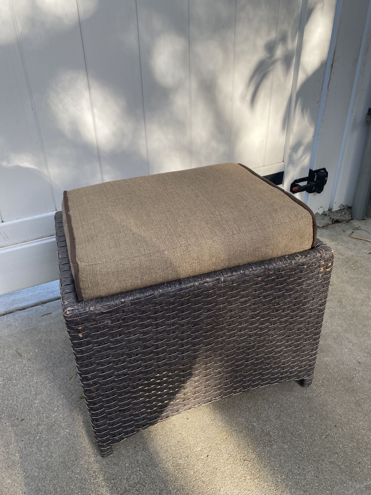 Outdoor Rattan Foot Stool w/Cushion