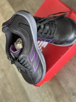 New Balance ***NEVER BEEN WORN!!!***New Balance (evolve)