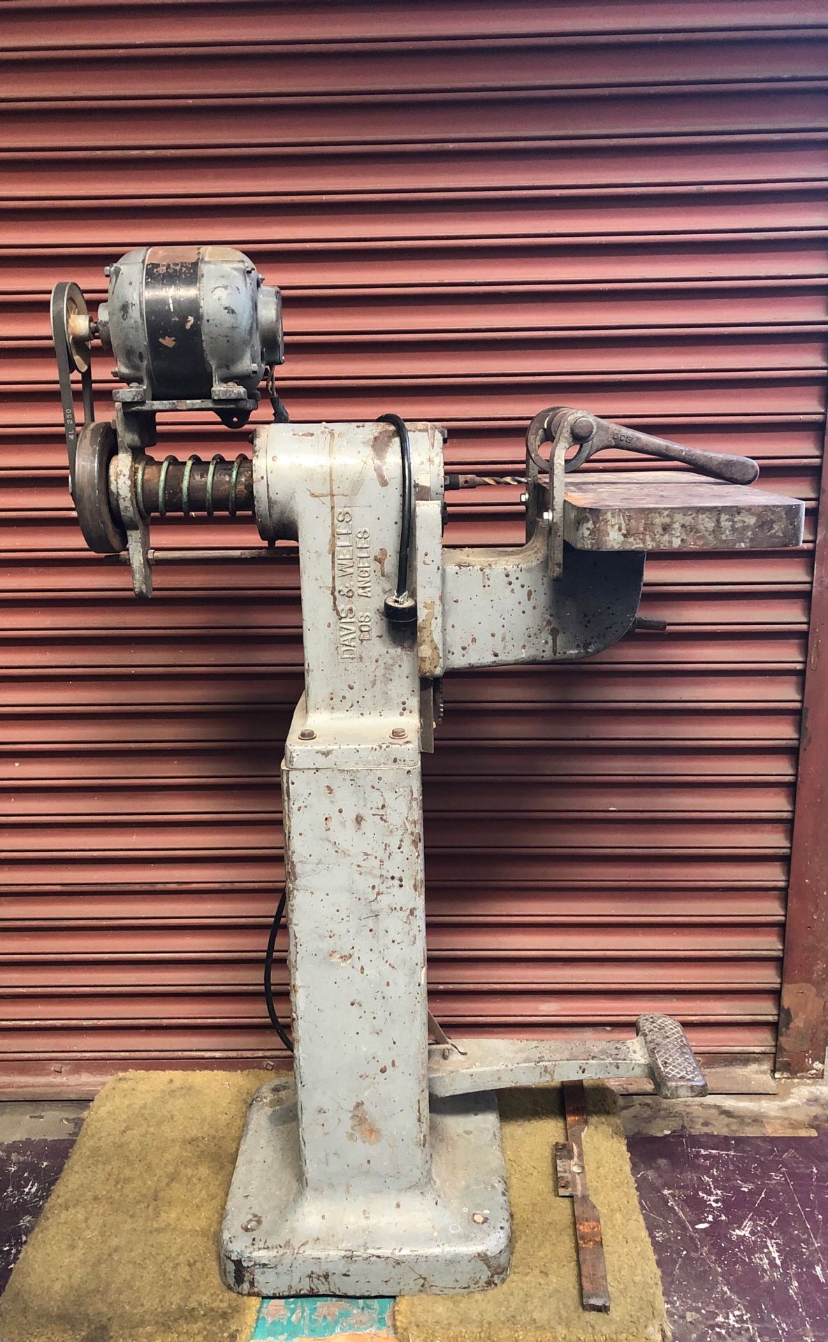 Davis & Wells Horizontal Boring Machine Drill Press Wood Working cast