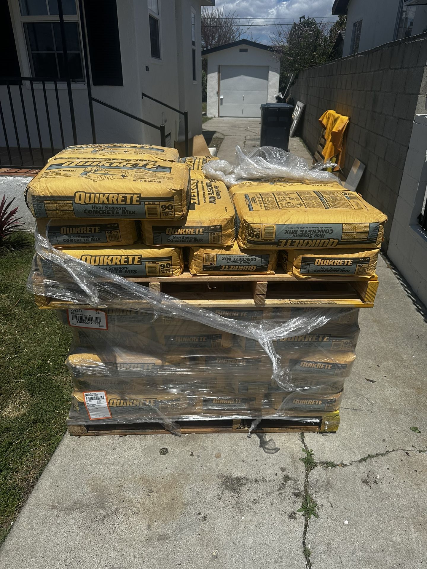 90 Pound Concrete mix Quikrete