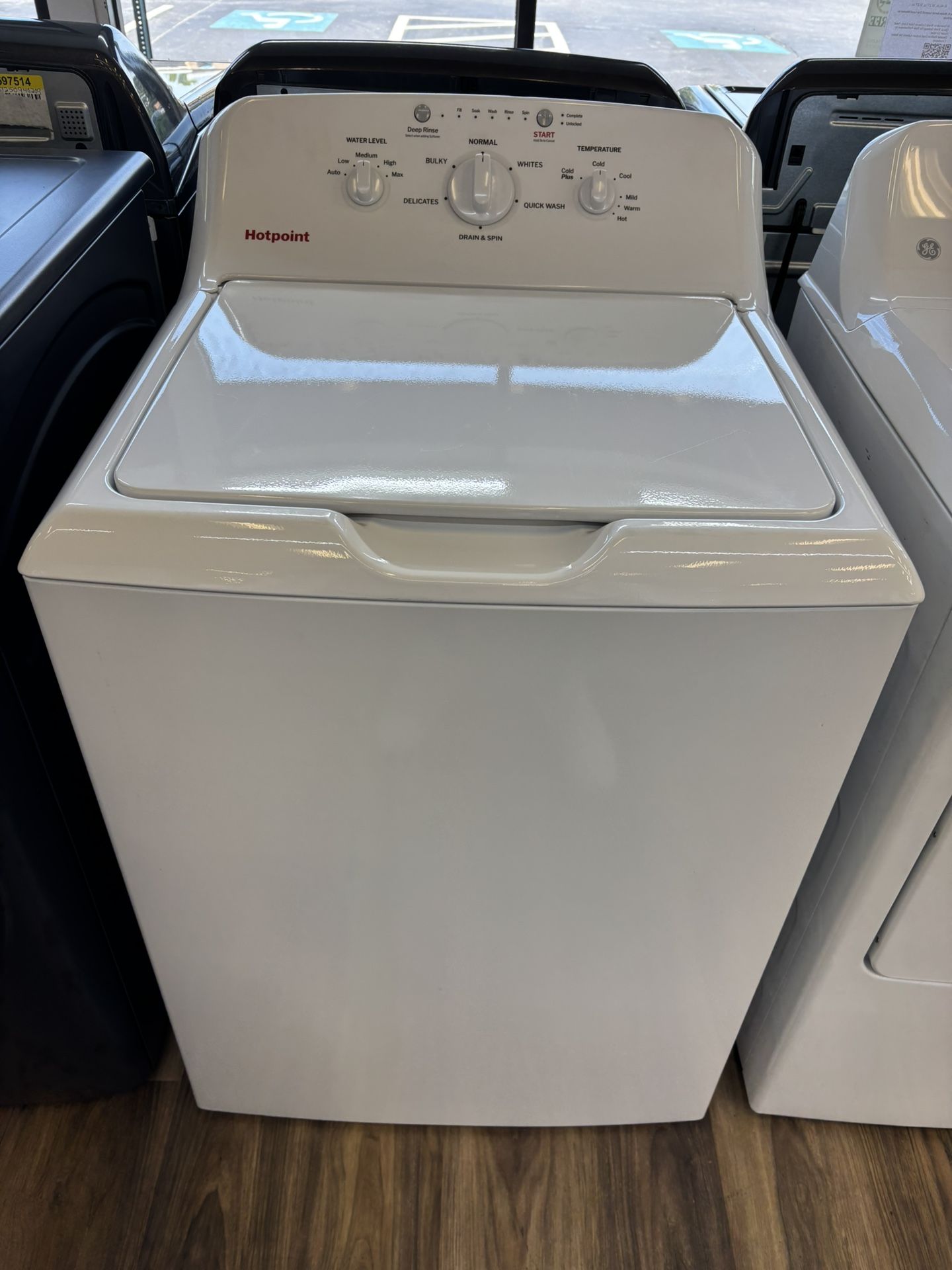 Hotpoint 4.0 cu.ft. Top Load Washer in White with Cold Plus and Water Level Control