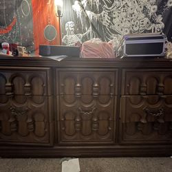 Dresser 
