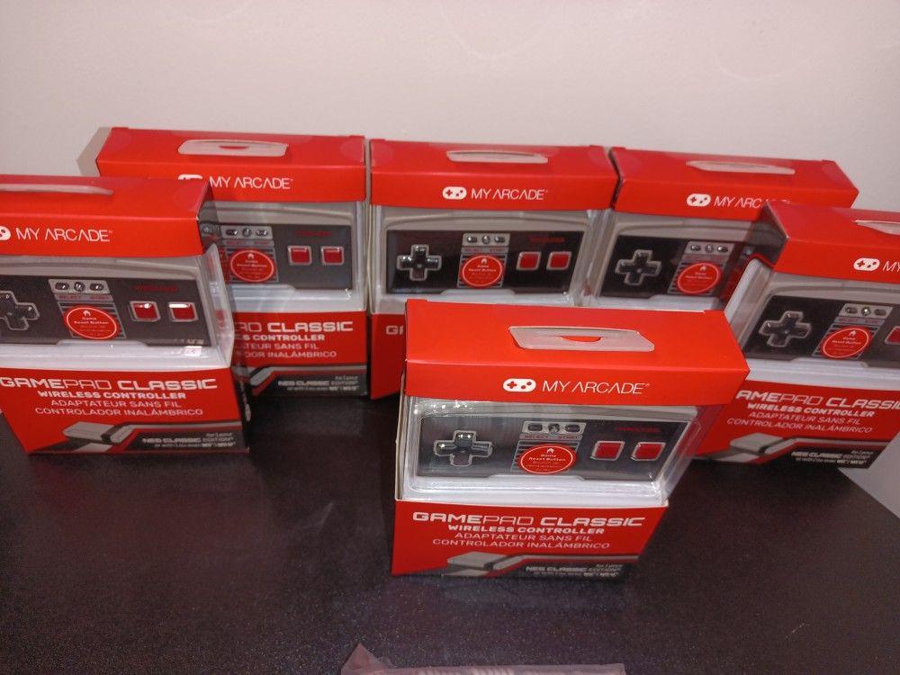 My Arcade Gamepad Classic Wireless Controller And IPhone Cable