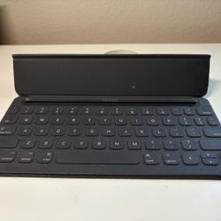 Apple Smart Keyboard for iPad 7th/8th/9th Gen – Local Pickup 