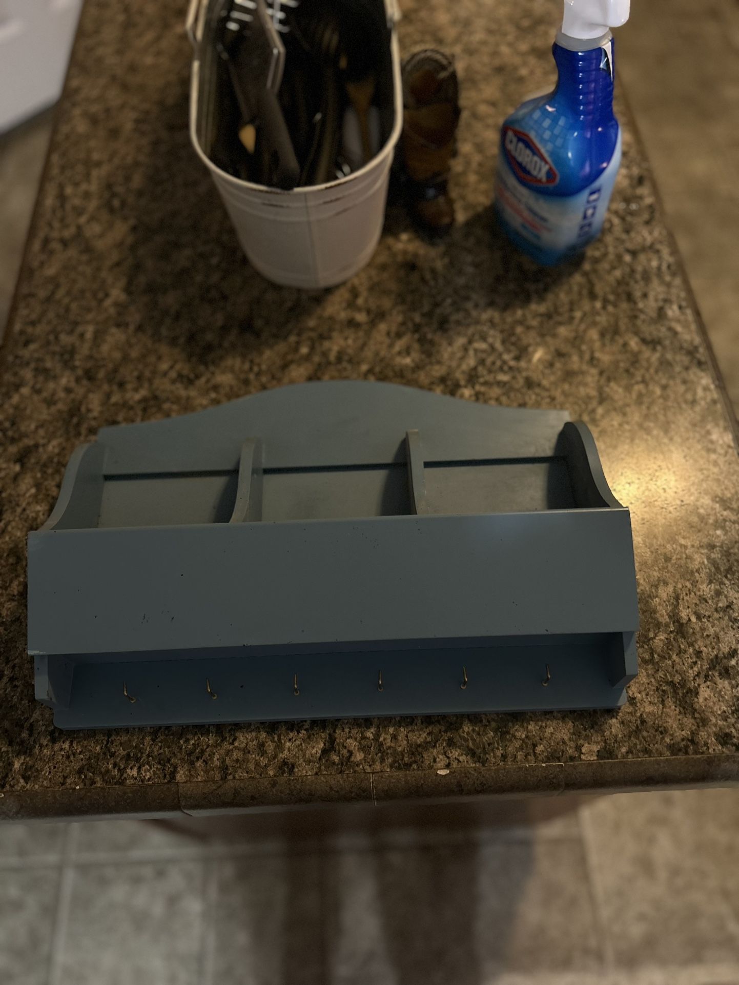 mail and key holder 