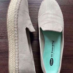 New Woman’s Shoes , size 9.5 With box