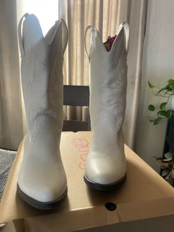 Never Used Women Western Boots