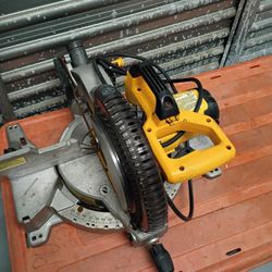 DeWalt Saw