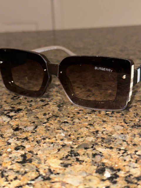 Burberry Sunglasses New Tan