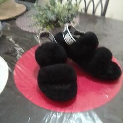 UGG BLACK SLIPPERS