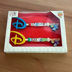 Disney Toy Story 4 Forky and Karen Beverly Collectible Key Set New in Box
