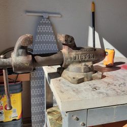 WILTON BULLET Vintage SCHILLER PARK ILL BENCH VISE VICE 