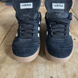 Adidas Busenitz – Women’s Size 6 (Worn Once) 