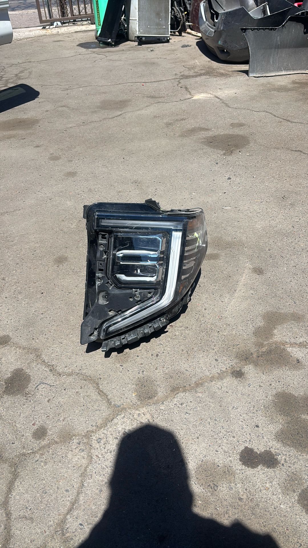 2022-2024 GMC Sierra Headlight For Parts