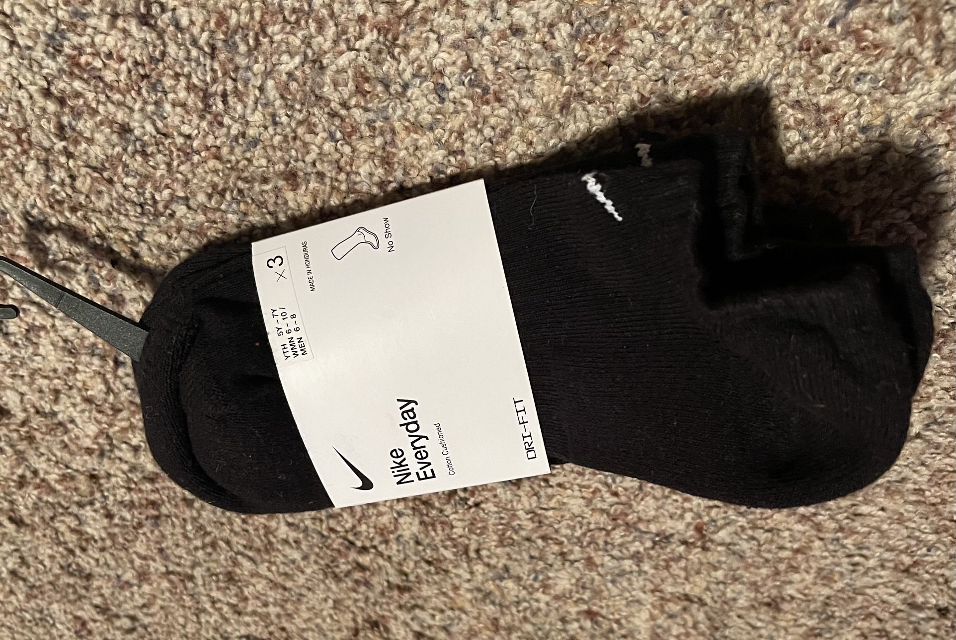 Nike Everyday Socks no show size youth 5-7,women 6-10,men 6-8