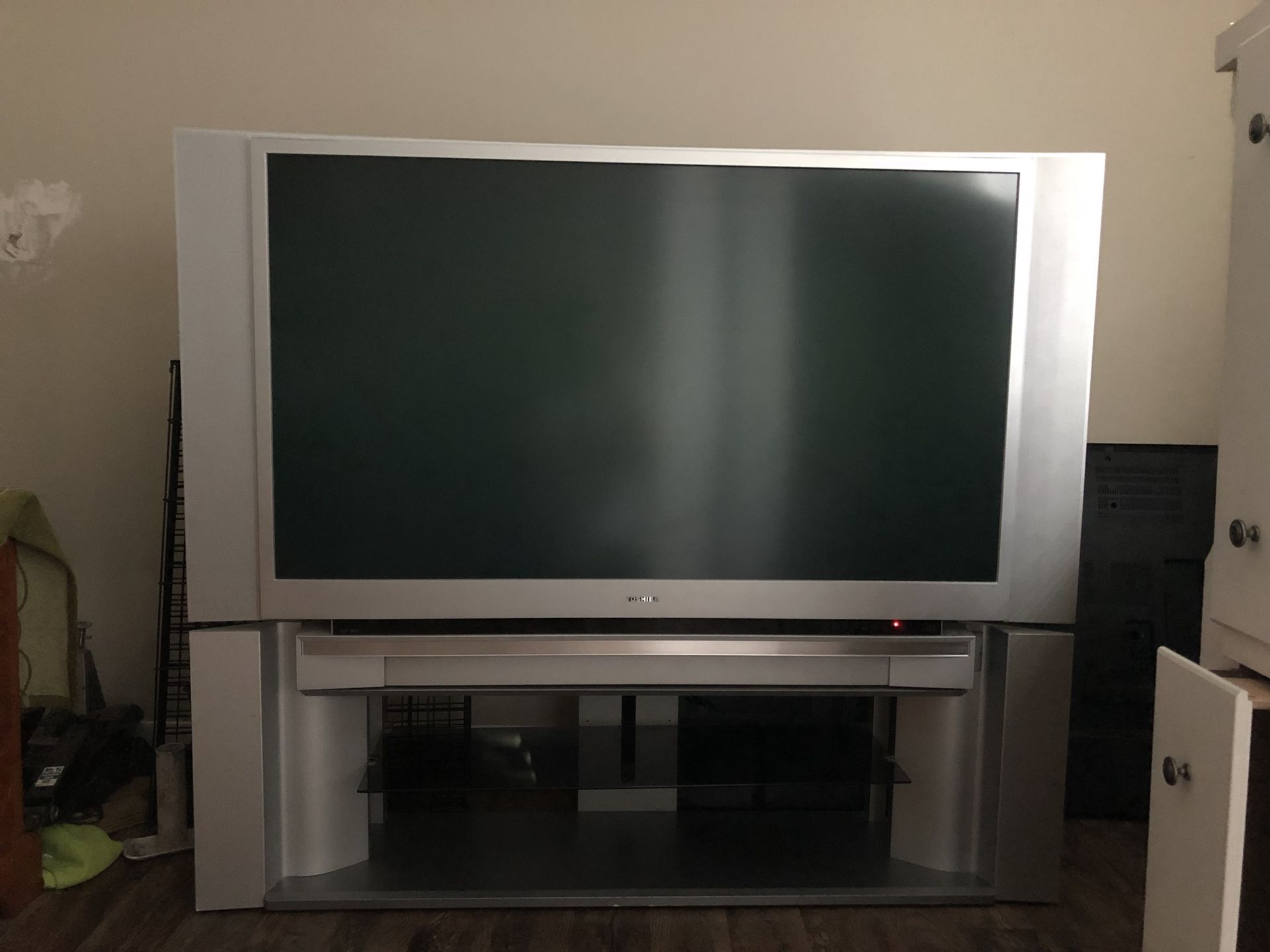 Toshiba DLP Projection TV 62HM14 WILL DELIVER!