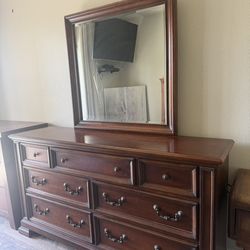 Dresser & Nightstand Solid Wood With Mirror