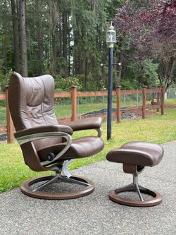 Ekornes Stressless Wing Signature Chair & Ottoman