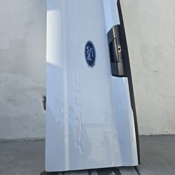 2025 FORD F350 TAILGATE BASICALLY NEW