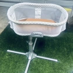 Halo Swivel Sleeper bassinet