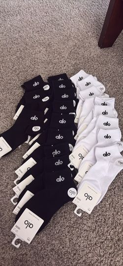 women Alo socks (5-7.5)